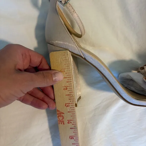 NEW Jewel Badgley Mischka Deva Ruffle Block Heel Rhinestone 8.5