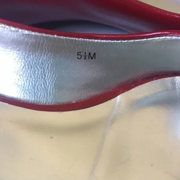 NEW Kenneth Cole Red Patent Leather Peep Toe 5.5M‎