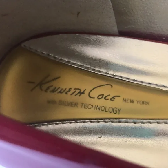 NEW Kenneth Cole Red Patent Leather Peep Toe 5.5M‎