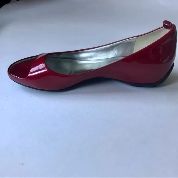 NEW Kenneth Cole Red Patent Leather Peep Toe 5.5M‎