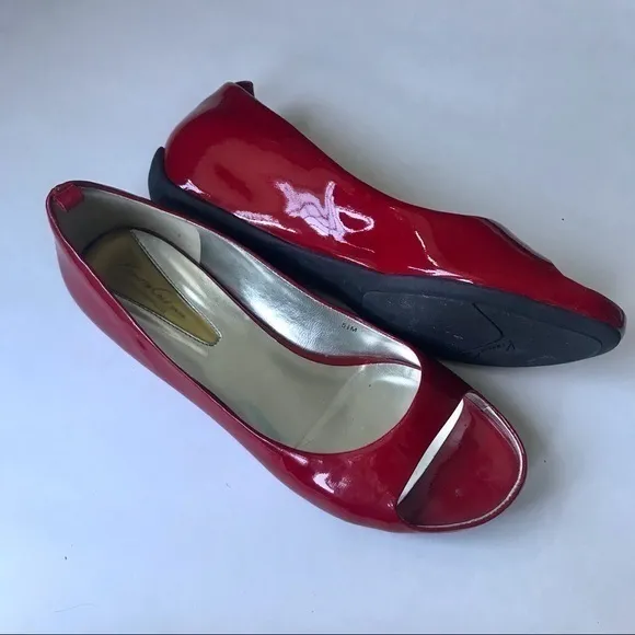 NEW Kenneth Cole Red Patent Leather Peep Toe 5.5M‎