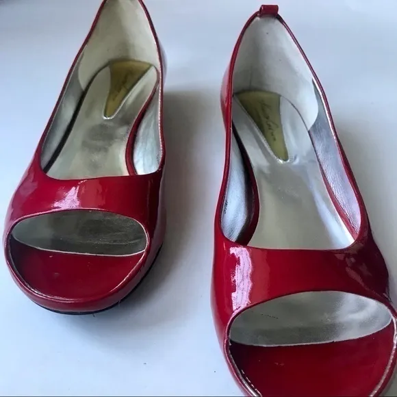 NEW Kenneth Cole Red Patent Leather Peep Toe 5.5M‎