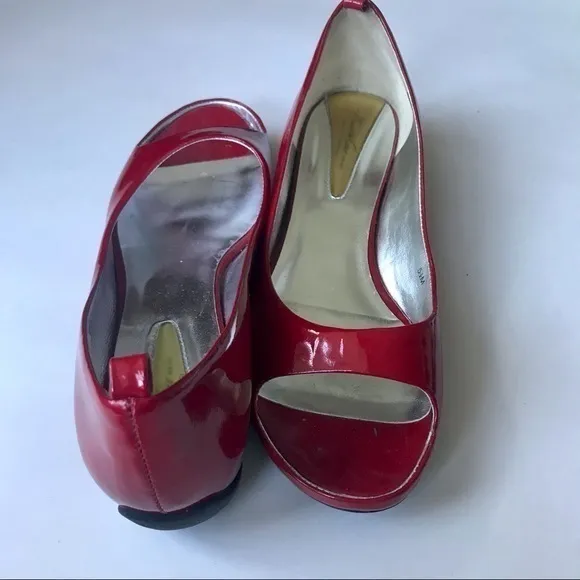 NEW Kenneth Cole Red Patent Leather Peep Toe 5.5M‎