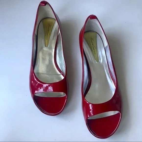 NEW Kenneth Cole Red Patent Leather Peep Toe 5.5M‎