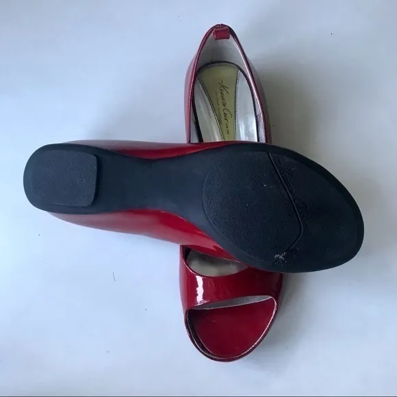 NEW Kenneth Cole Red Patent Leather Peep Toe 5.5M‎