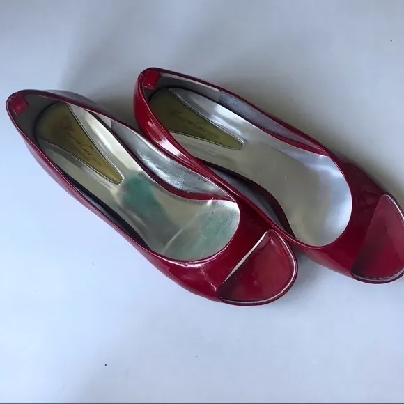 NEW Kenneth Cole Red Patent Leather Peep Toe 5.5M‎