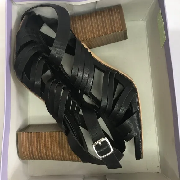 NEW Madden Girl Reine sandals sz 10