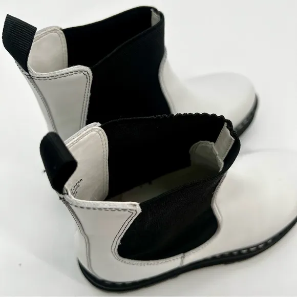 New Marc Fisher Patrick Ankle Boots Bootie Chelsea White Rubber Sole Moto 6.5 M