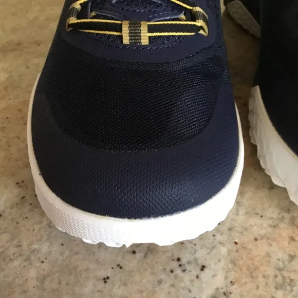 NEW Men’s Under Armour Charged Ultimate Trainer Low Top Sneakers