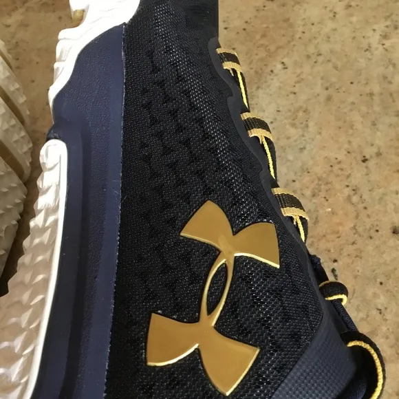 NEW Men’s Under Armour Charged Ultimate Trainer Low Top Sneakers