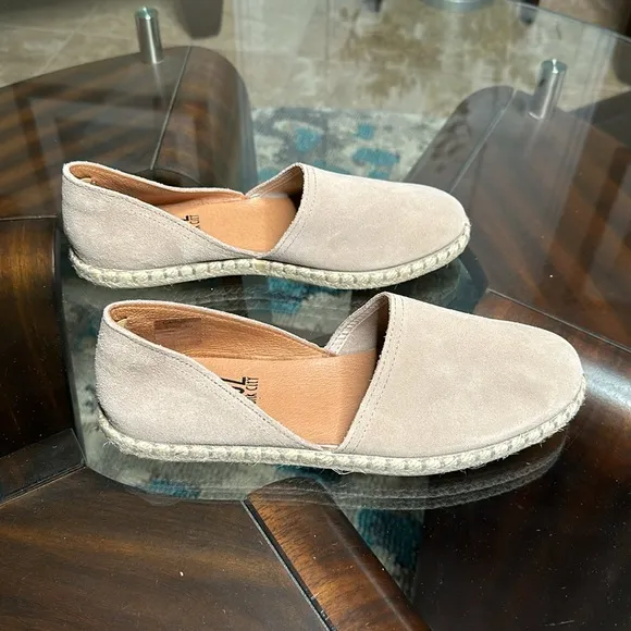 New NEVER WORN! CARMENA Miz Mooz size 40=9.-9.5