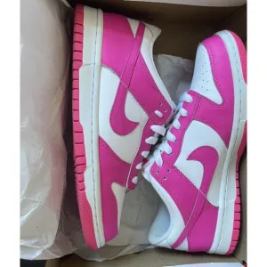 *NEW* NIKE DUNK LOW 5.5Y WHITE / LASER FUCHSIA (FB9109 102)