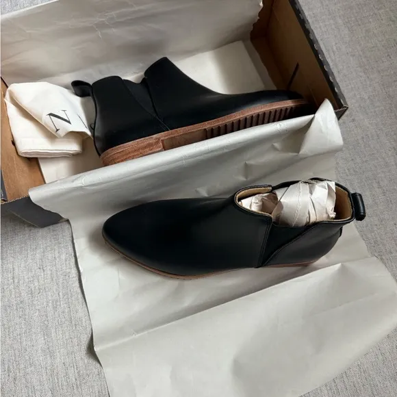 New Nisolo Black Chelsea Ankle Boots Leather