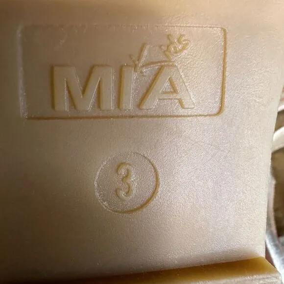New NWOB Big Kids Mia Esmee‎ Peach/Off White Sandal Sandals Size 3 Y