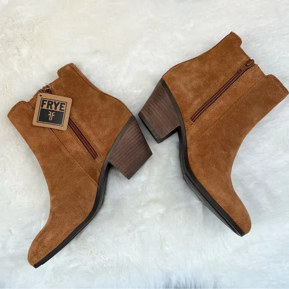 NEW Size 8.5 Frye Sandra Chelsea Block Heel Western Boots Cognac Suede Leather