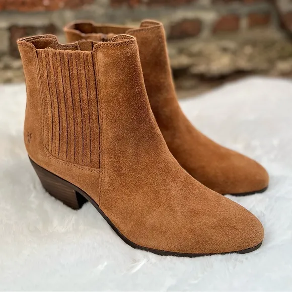 NEW Size 8.5 Frye Sandra Chelsea Block Heel Western Boots Cognac Suede Leather