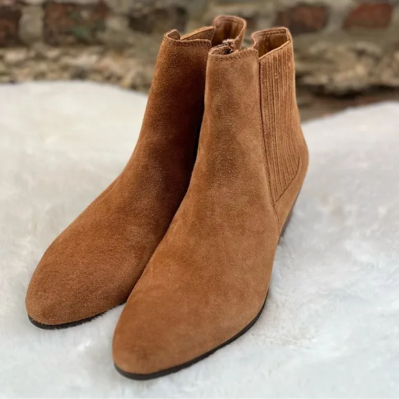 NEW Size 8.5 Frye Sandra Chelsea Block Heel Western Boots Cognac Suede Leather
