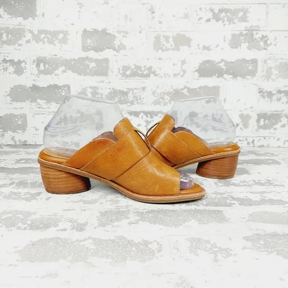 NEW Sofft Candyce Tan Brown Leather Block Heel Slip On Sandals A479