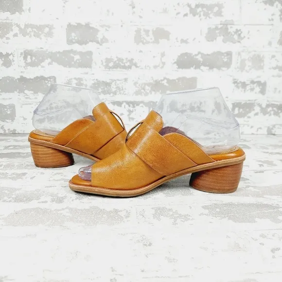NEW Sofft Candyce Tan Brown Leather Block Heel Slip On Sandals A479