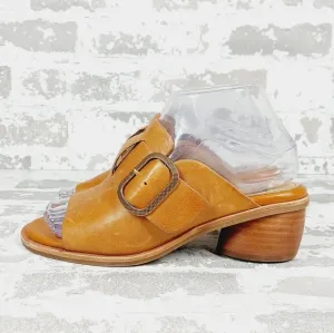 NEW Sofft Candyce Tan Brown Leather Block Heel Slip On Sandals A479