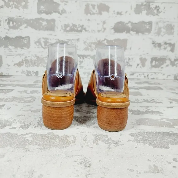 NEW Sofft Candyce Tan Brown Leather Block Heel Slip On Sandals A479