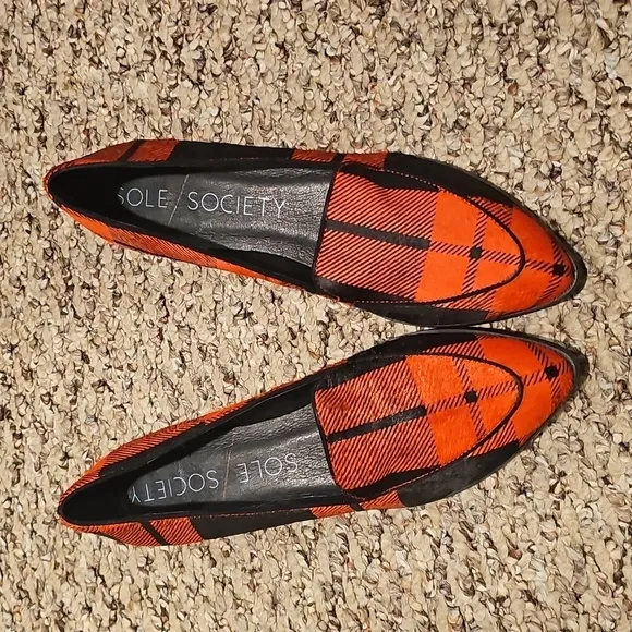 New Sole Society sheared dye cow hide uppers flats. Red and black