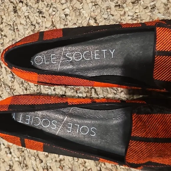 New Sole Society sheared dye cow hide uppers flats. Red and black