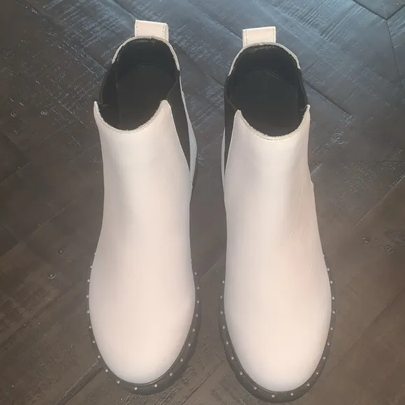 NEW Sorel Lennox Chelsea white and black boots 8