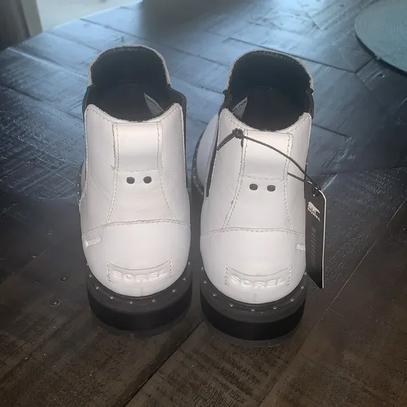 NEW Sorel Lennox Chelsea white and black boots 8