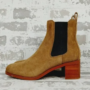 NEW Steve Madden Rhiannon Cognac Brown Suede Chelsea Boots D505