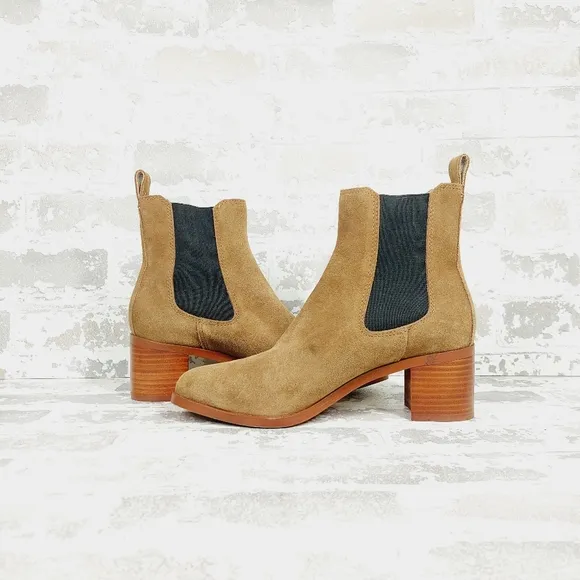 NEW Steve Madden Rhiannon Cognac Brown Suede Chelsea Boots D505