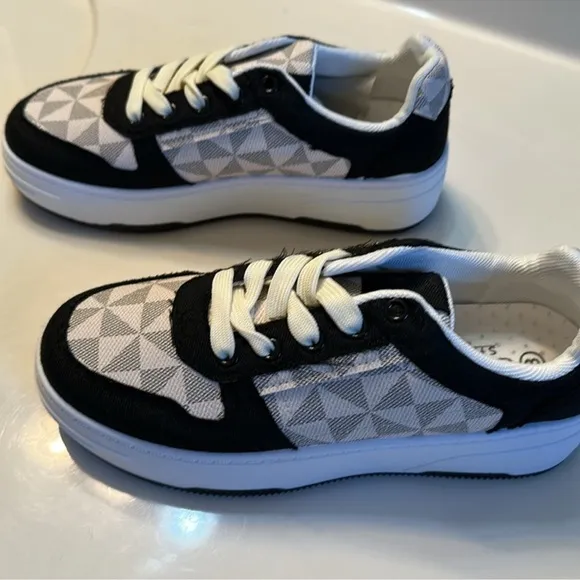New stylish platform heel geometric design sneakers. 7