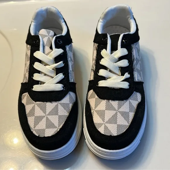 New stylish platform heel geometric design sneakers. 7