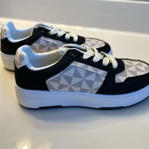 New stylish platform heel geometric design sneakers. 7