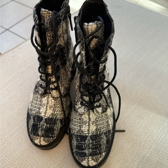 New Tory Burch MILLER Lug Sole Tweed Leather 50 mm Bootie Combat Boots Size 5