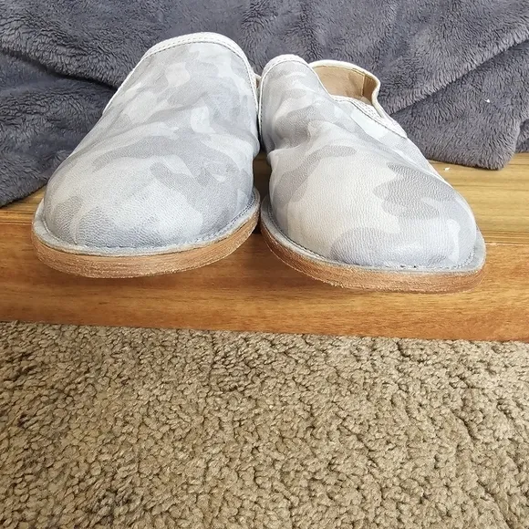 NEW Trask Gray Camo Slip On Loafer Flats size 8,5