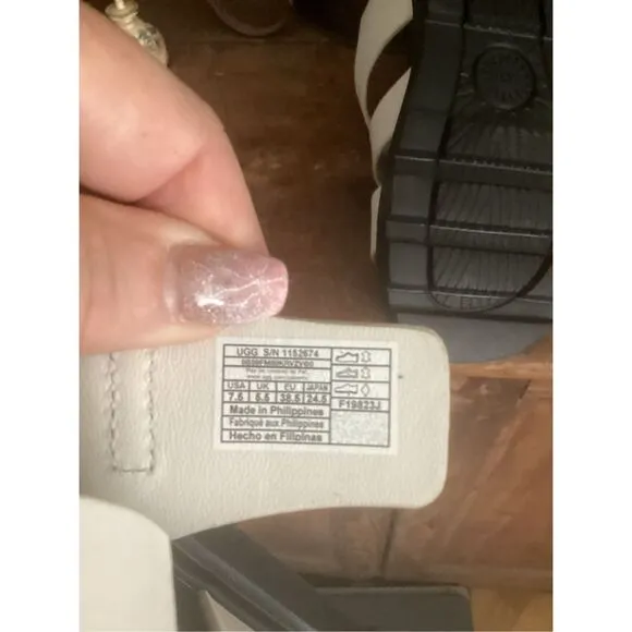 NEW UGG Capitelle Strap Fisherman Leather Sandals Sz 7.5 Off White ONLINE 130.00