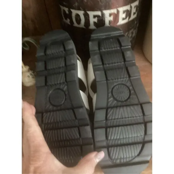 NEW UGG Capitelle Strap Fisherman Leather Sandals Sz 7.5 Off White ONLINE 130.00