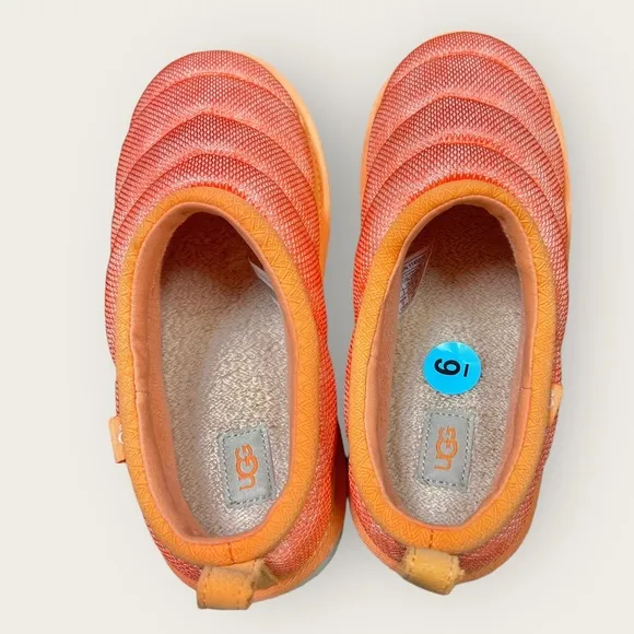 NEW! UGG Junior/Women’s slip on sandals. Neon Orange. Soft cushioned comfortable
