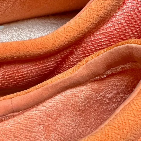 NEW! UGG Junior/Women’s slip on sandals. Neon Orange. Soft cushioned comfortable