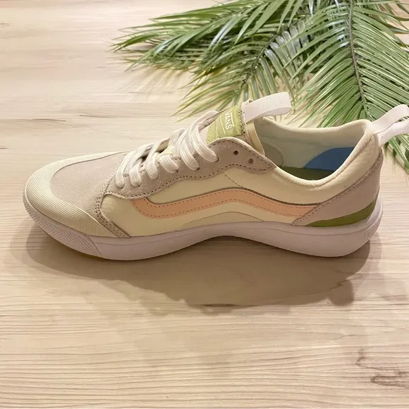 NEW Vans Ultracush Low Top Laced Pastel Sneakers