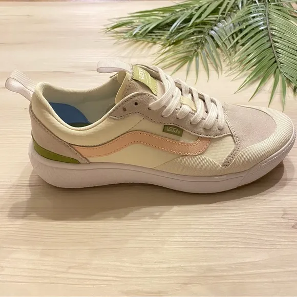 NEW Vans Ultracush Low Top Laced Pastel Sneakers