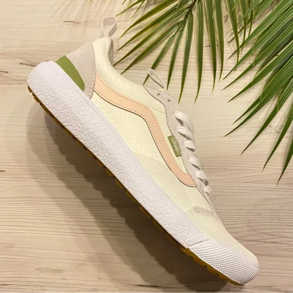 NEW Vans Ultracush Low Top Laced Pastel Sneakers