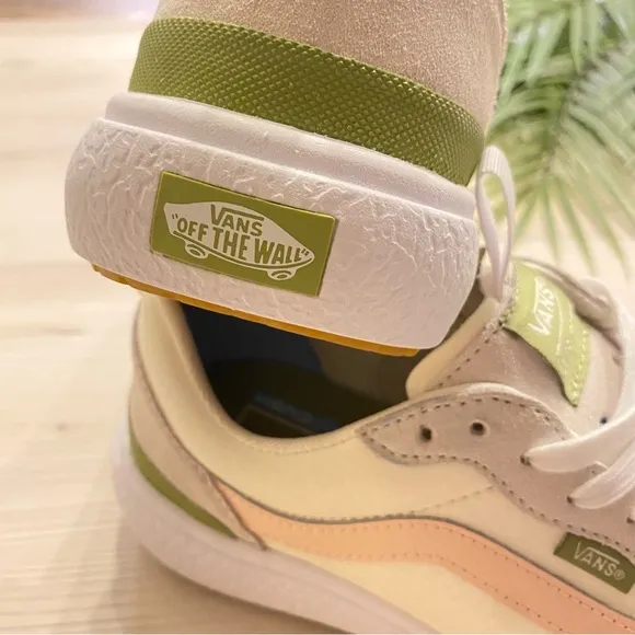 NEW Vans Ultracush Low Top Laced Pastel Sneakers