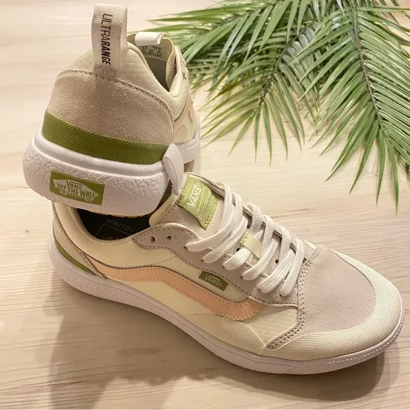 NEW Vans Ultracush Low Top Laced Pastel Sneakers