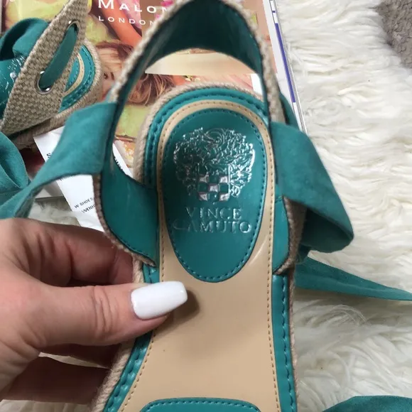 NEW Vince Camuto Kimano Sandals