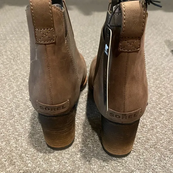 New Women’s Sorel Addington Chelsea Boots