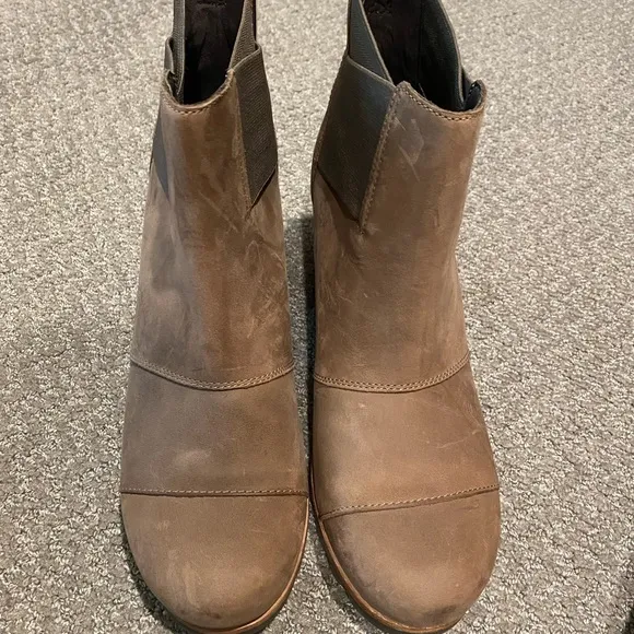 New Women’s Sorel Addington Chelsea Boots