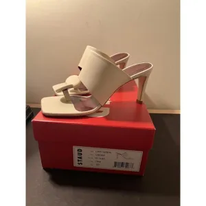 NEW WOMENS STAUD LUNA CREAM/WHITE LEATHER HEEL Sandal EU 37 US 7 $375 SQUARE TOE