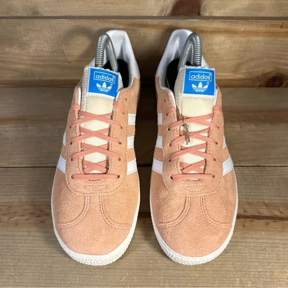 NEW Youth Sizes Adidas Gazelle “Wonder Clay Cloud White” Low Top Sneakers IG1699